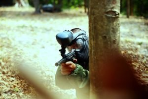 how to shoot a paintball gun